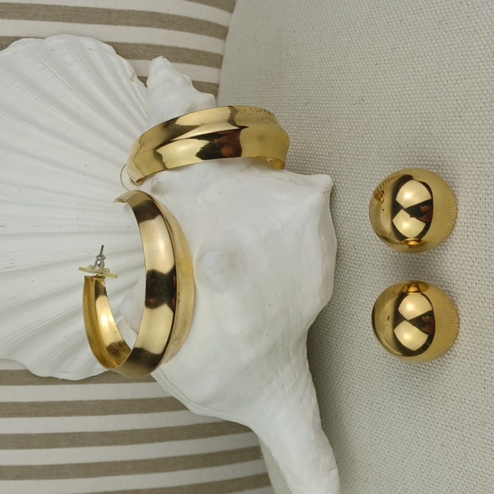 ❤️Bundle Only❤️ Gold Tone Hoop Half Moon Statement Earrings & Button Studs - Picture 6 of 7